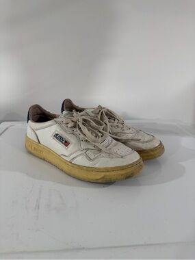Autry Medalist Men’s White Leather Low-Top Sneakers beated up